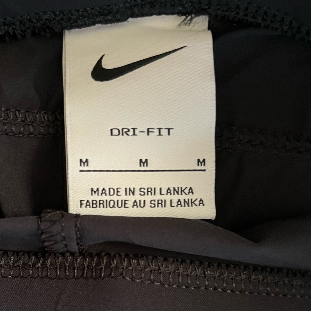 Nike - Picture 4 of 6